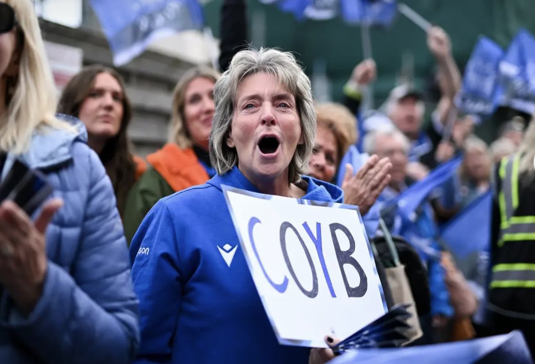 Let’s see some fan shots from the weekend! #PremSemis <a href="/LeicesterTigers/">Leicester Tigers</a> <a href="/BathRugby/">Bath Rugby</a> Happy Faces who’s got ‘em..?!! 🏉😀