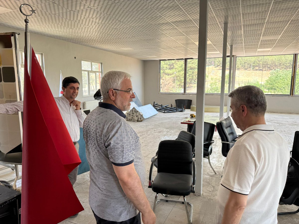 İl Başkanımız Faruk Bülent Kaplan ile birlikte, Mercan TV, Mercan Sürücü Kursu ve Mercan Reklam’ın aynı çatı altında faaliyet göstereceği yeni iş yerinin hayırlı olması temennisiyle Adıyaman Faal Gazetecileri Cemiyeti Başkanı Sayın İbrahim Aslan’ı ziyaret ettik.

Yeni yerinde