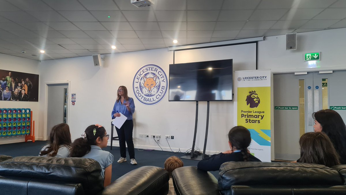 Leicester Year 6 forum <a href="/LCFC/">Leicester City</a> presenting later today and answering questions New Year 7s may have for <a href="/CHCC_Official/">Crown Hills Community College</a>