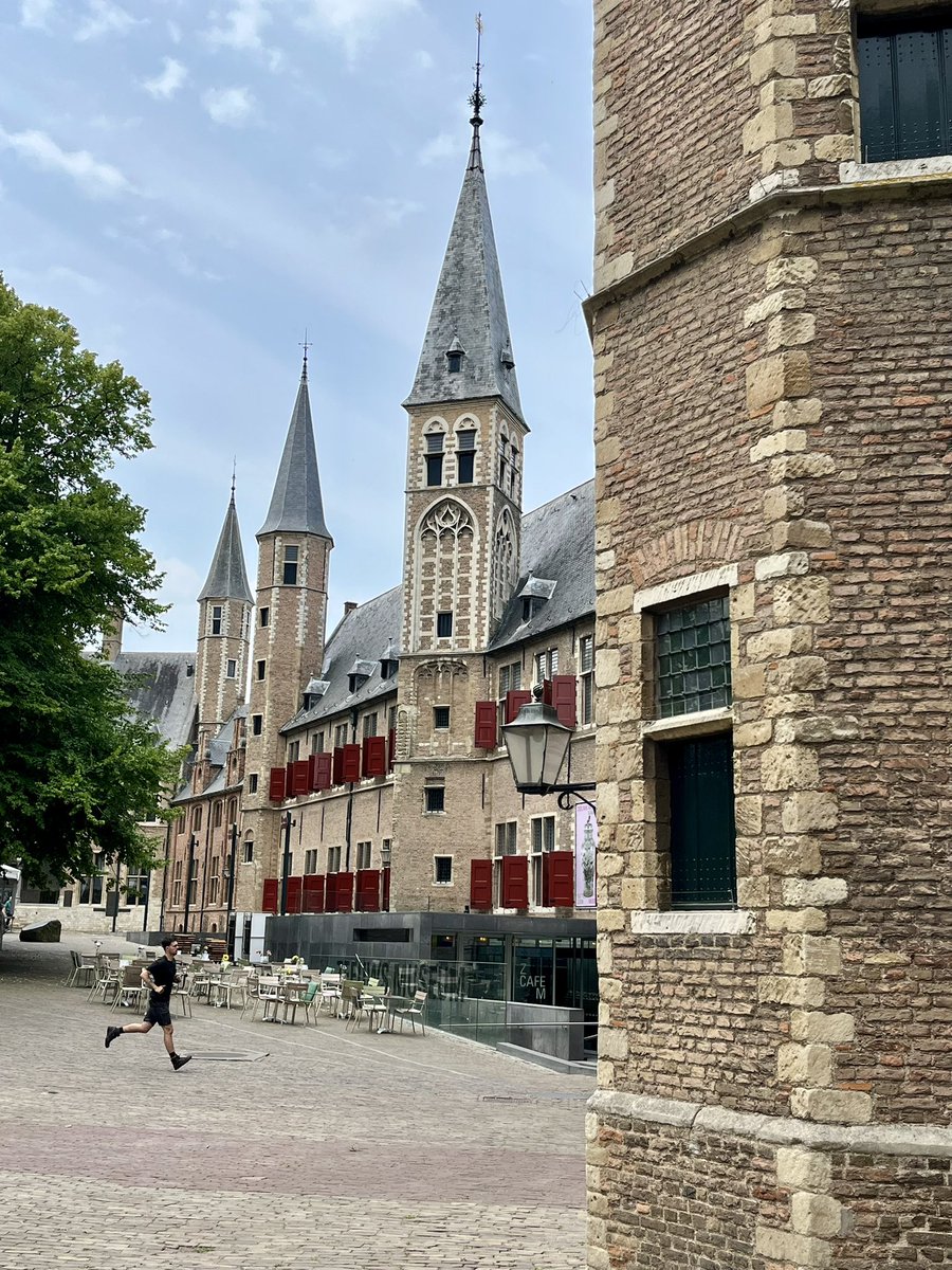 annilauri2's tweet photo. @archi_tradition Middelburg, Zeeland. An absolute belter, full of history and beautifully presented. https://t.co/VCcxCxTUtX