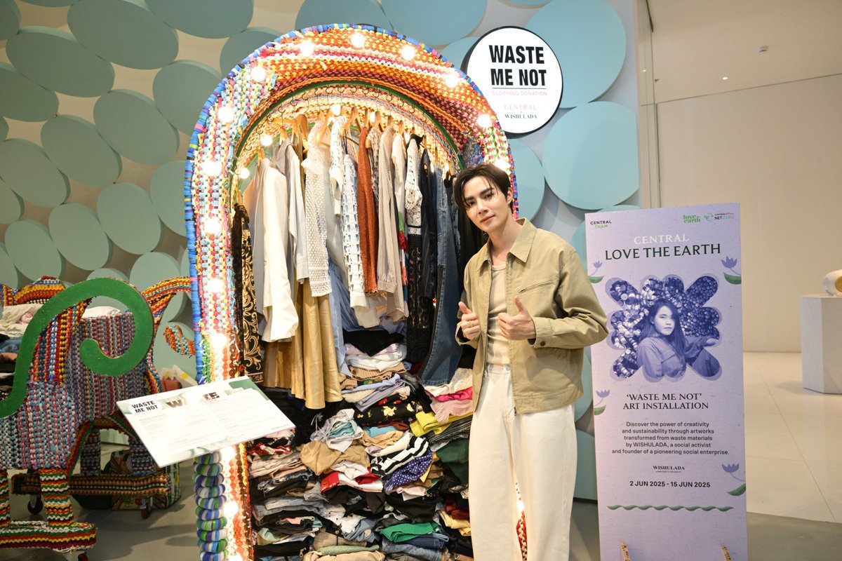 Hello_asian's tweet photo. #ZeePruk หล่อรักษ์โลก !!! 
“ห้างเซ็นทรัลและห้างโรบินสัน ในเครือเซ็นทรัล รีเทล” แท็กทีมหนุ่ม “ซี - พฤกษ์’ ชวนเอฟซีและคนหัวใจรักษ์โลกร่วมภารกิจประมูลเสื้อรักษ์โลกสุดลิมิเต็ด ในแคมเปญ “CENTRAL / ROBINSON LOVE THE EARTH 2025”
รายได้ทั้งหมดมอบให้กรุงเทพมหานคร และกรมป่าไม้ เพื่อสนับสนุนการแก้ไขปัญหาสิ่งแวดล้อมอย่างยั่งยืน

 #CentralLovetheEarthxZeePruk #CentralLovetheEarth2025 #RobinsonLovetheEarth2025
#CentralDepartmentStore  #RobinsonDepartmentStore

https://t.co/eaP1up1ktb