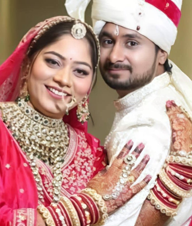 सोनम रघुवंशी केस में नया खुलासा

राज कुशवाहा सोनम को दीदी बोलता था. वह 1-2 बार राखी भी बंधवाने आ चुका है.. राजा रघुवंशी के अंतिम संस्कार में राज कुशवाहा मौजूद था और राजा के पिता को सांत्वना दे रहा था

चूंकि वो सोनम की कंपनी में काम करता था लिहाज़ा दोनों के बीच में नौकर मालिक वाला