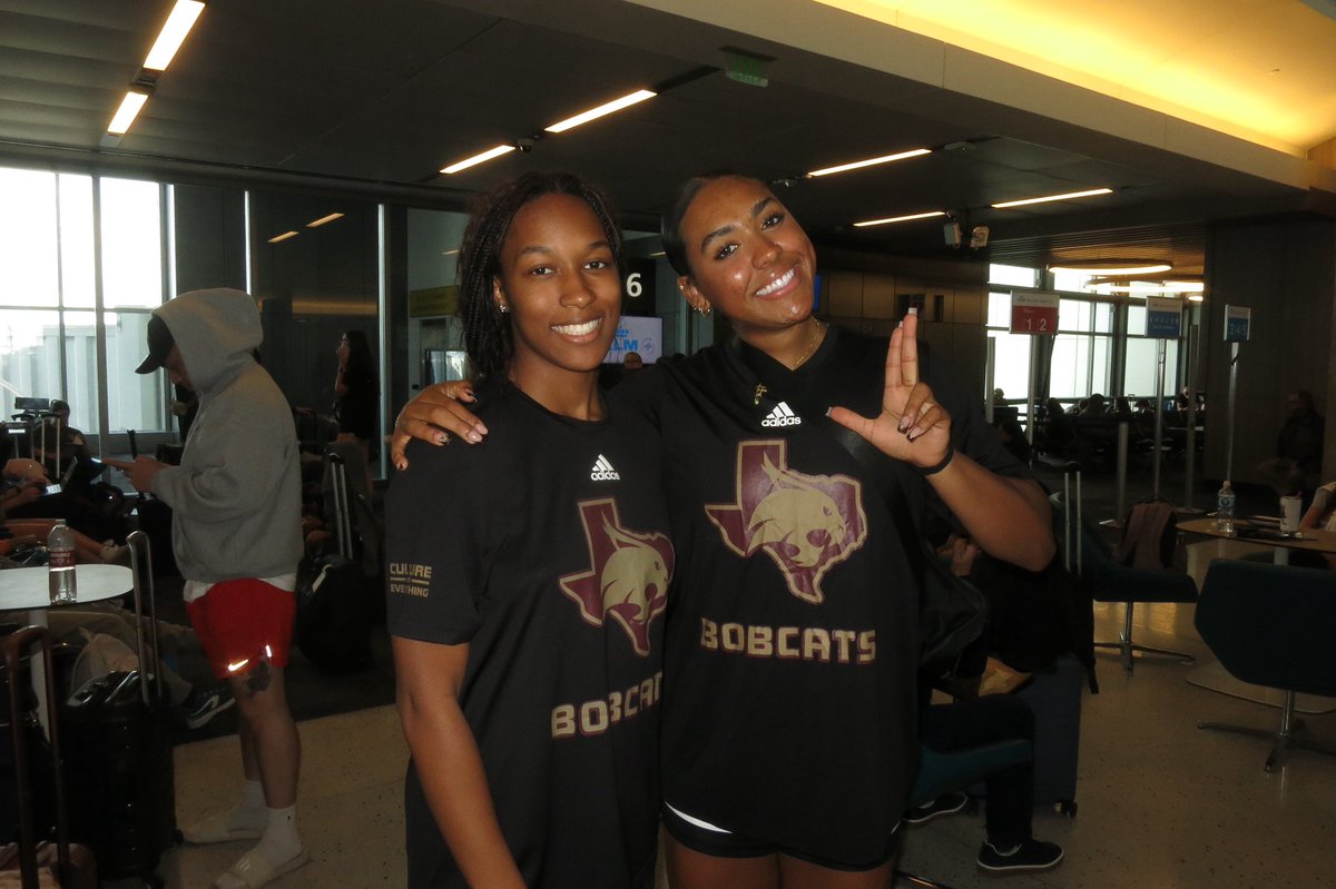 On our way to Prague! ✈️