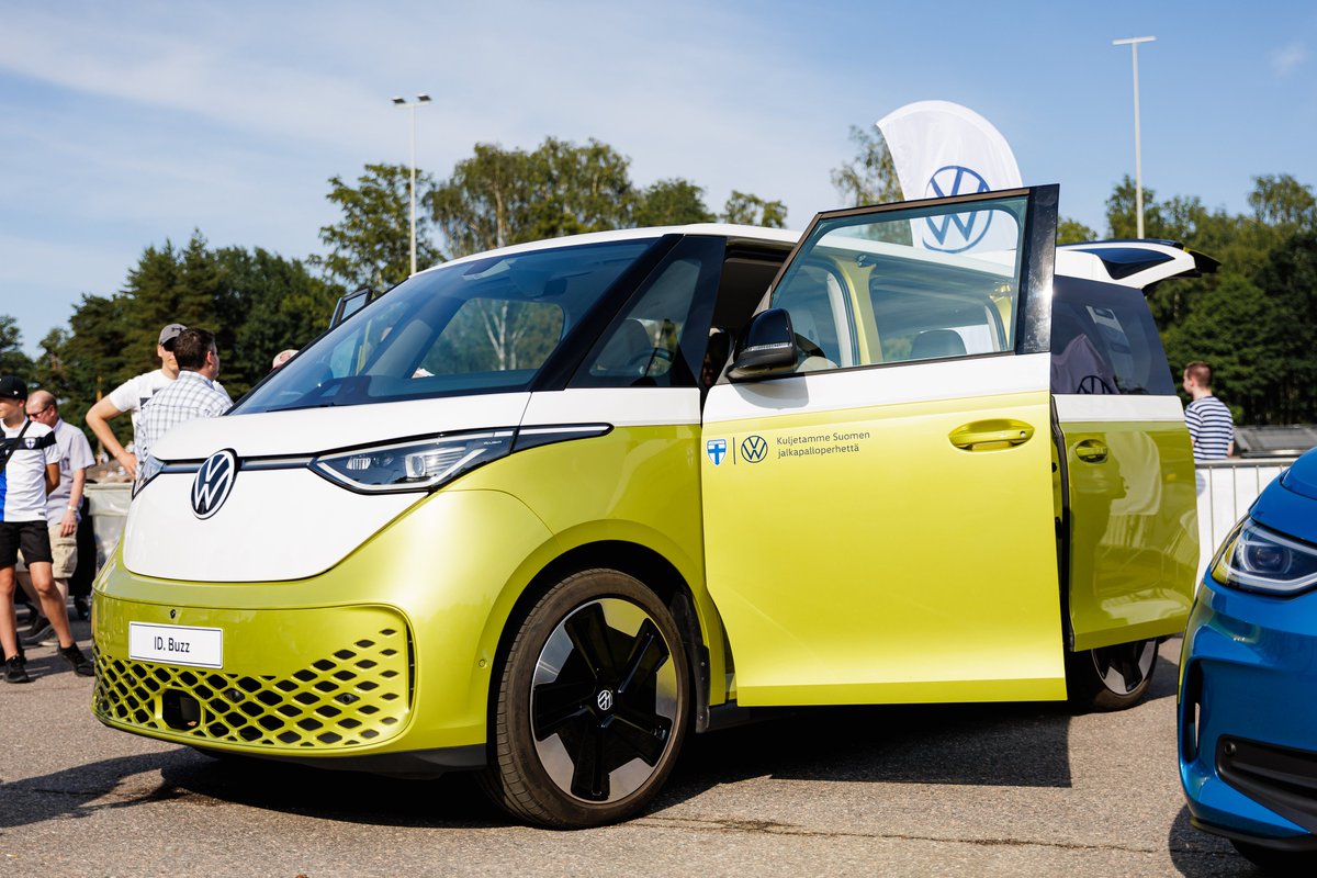 Palloliiton ja Volkswagenin pääyhteistyökumppanuus jatkuu! 🤝

Suomen Palloliitto ja Volkswagen jatkavat vuonna 2017 alkanutta yhteistyötään uudella nelivuotisella pääyhteistyökumppanisopimuksella. Yhteistyösopimus kattaa miesten ja naisten A-maajoukkueet sekä futsal- ja nuorten