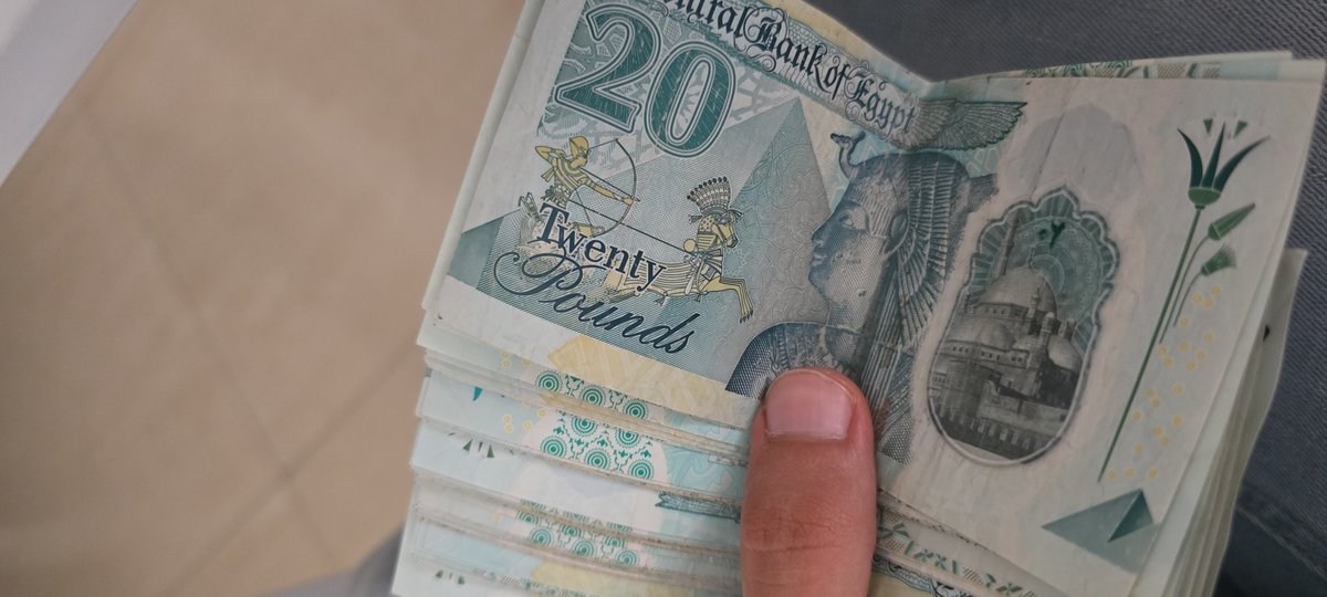 رحت أسحب ١٠٠٠ جنيه من ATM بنك مصر
إديتني عيديات المنطقة كلها تقريبًا 😭