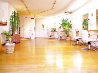 Arumon5's tweet photo. 2000年 6月10日に、下北沢でArumonをスタートさせて25年が経ちました。
四半世紀です。

夢は生涯現役美容師、健康に留意して、お客様にずっとご支持いただけるように これからも努力してまいります。

今後とも変わらぬご高配を賜りますようお願い申し上げます。 https://t.co/fxKXbDycbe
