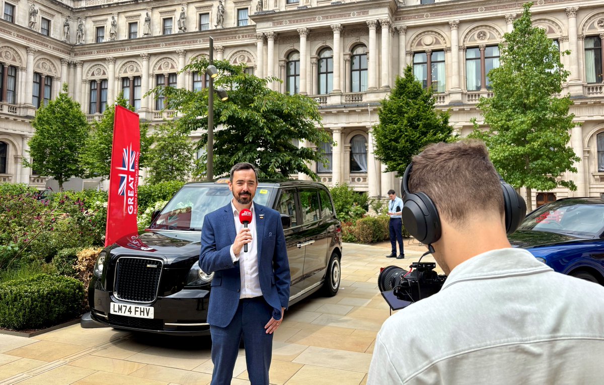 We were proud to attend SMMT's Small Volume Manufacturer Report launch yesterday and showcase TX alongside iconic models from brands like Bentley, McLaren, Aston Martin, Lotus and Morgan.

Read more here: bit.ly/3FP3kMo

#londontaxi #ukautomotive #british