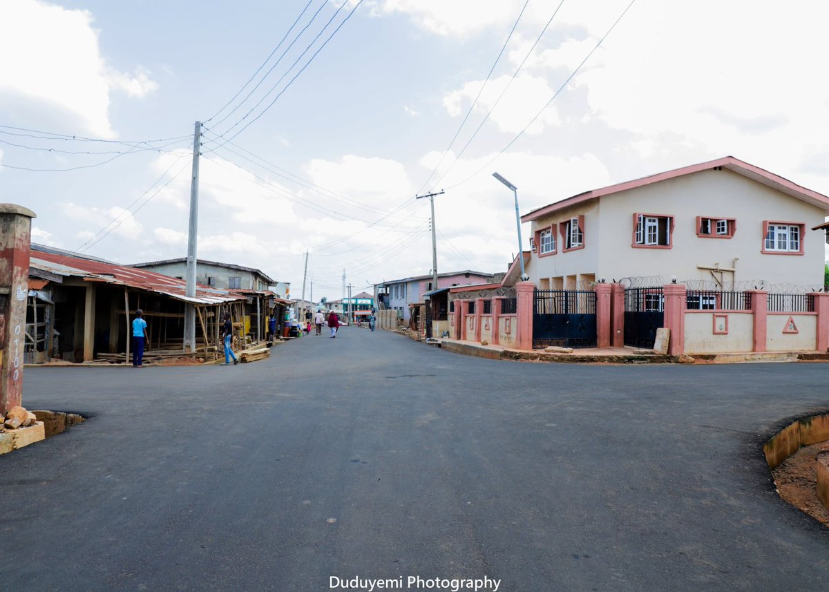 Osun_Works_Min's tweet image. COMPLETED PROJECT ALERT ‼️
Construction of Olorunsogo- Adeigbe Street Road, Osogbo.
#OsunInfraFocus
#ImoleImpactfulGovernance
#ForAGreaterOsun
#QualityInfrastructure