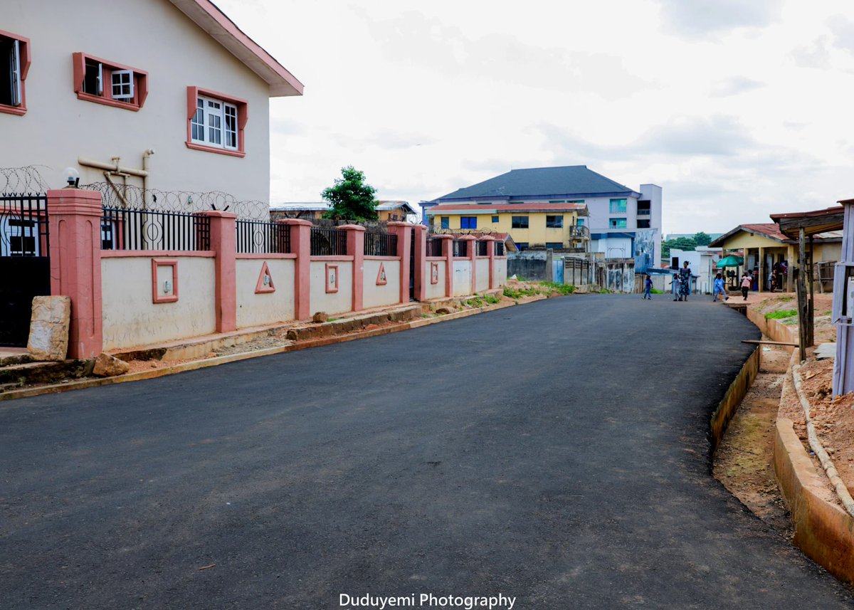 Osun_Works_Min's tweet image. COMPLETED PROJECT ALERT ‼️
Construction of Olorunsogo- Adeigbe Street Road, Osogbo.
#OsunInfraFocus
#ImoleImpactfulGovernance
#ForAGreaterOsun
#QualityInfrastructure