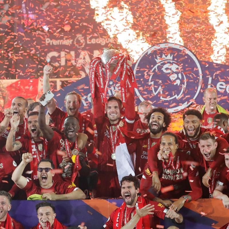 TheKop_com's tweet image. Five years ago today, we lifted the Premier League trophy 🏆