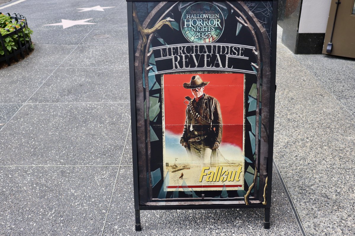 RealCupcake77's tweet image. The Fallout x Halloween Horror Nights 2025 merch is officially out 👀💀
Cowboy ghoul? Check. Mutant aesthetic? Check. Western nightmare vibes? Inject it straight into my veins.
Can’t lie, I need the shirt and the cup.

#Fallout
#HHN2025
#HalloweenHorrorNights
#UniversalStudios