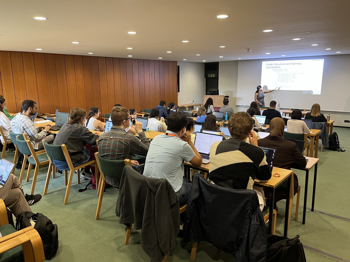 OleJensenOHBA's tweet image. Day 2 of the OPM-FLUX (neuosc.com/fluxtoolkit2025) at University of Oxford hosted at St Catz. We have 32 bright participants from 7 countries learning how to apply OPM-MEG in cognitive and clinical neuroscience
