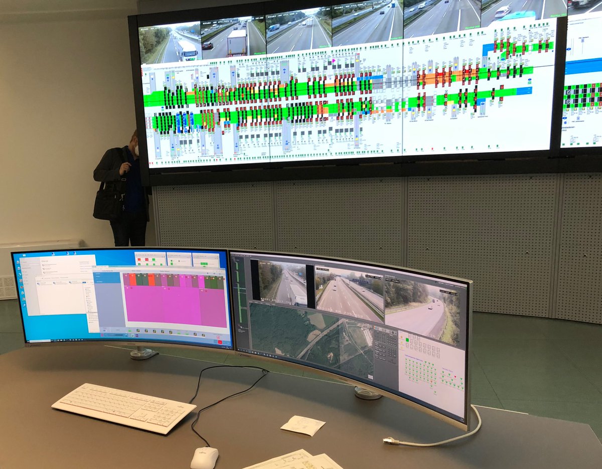 We create clever permanent, temporary or mobile security #controlroom &amp; #workplaces with #intellicontrol and curved stand alone #intelliscreen for #SmartCity #cybersecurity #airport #futureworkspace #Military #traffic #collaboration #ergonomie #Police #G7 #WEF #NATO #Kapo Holm