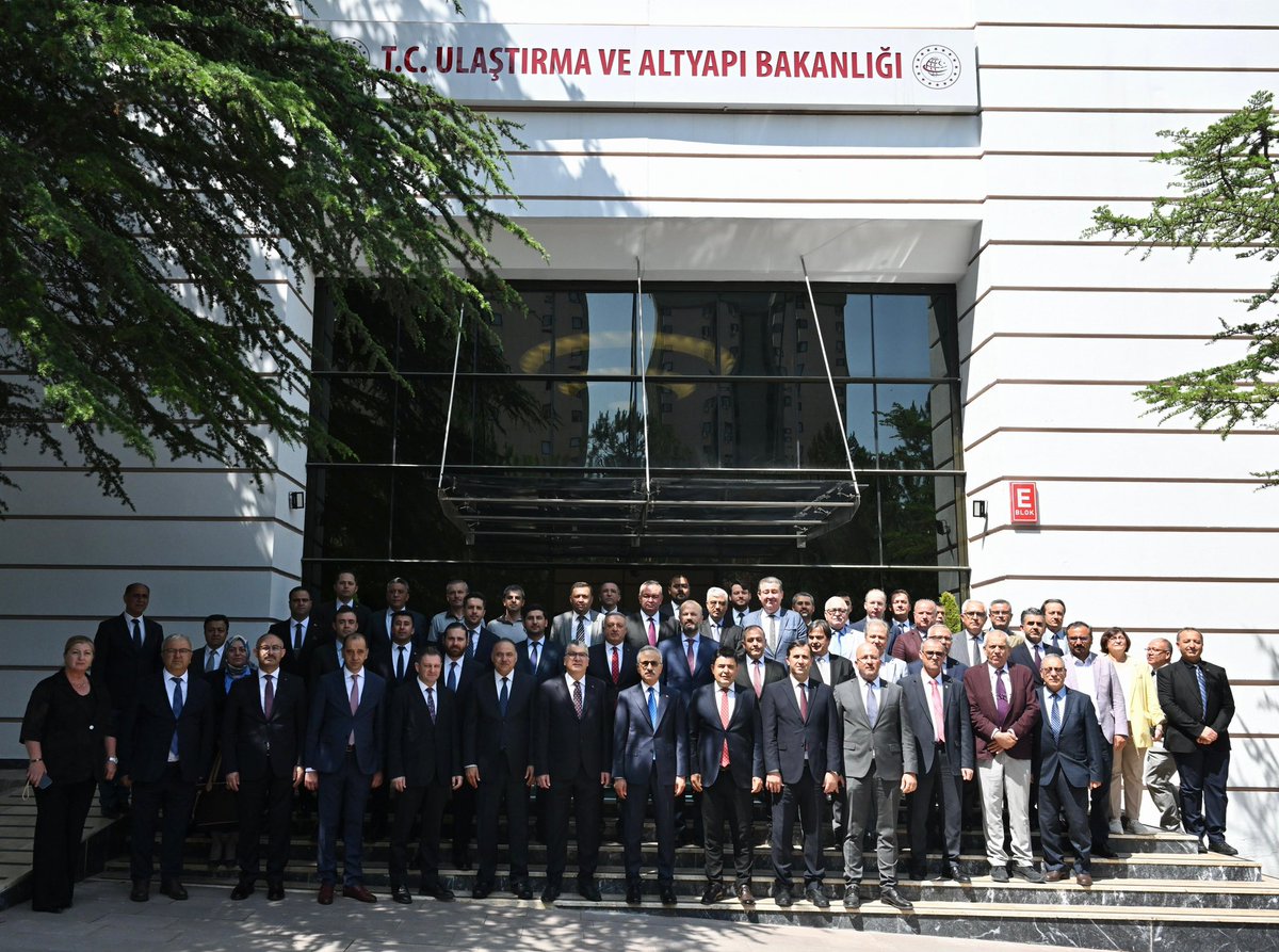 Mübarek Kurban Bayramı coşkusunu geride bırakıyoruz.  

Ulaştırma ve Altyapı Bakanlığı çalışma arkadaşlarımız ile hem bayramlaşmak hem de uğurladığımız bayramın sevincini paylaşmak için bir araya geldik.

Tüm çalışma arkadaşlarımın aileleri, sevdikleri ve yakınları ile birlikte