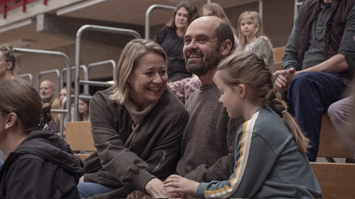 Protagonizada por la actriz danesa Trine Dyrholm (Celebración, En un mundo mejor...) y el actor sueco  David Dencik (Chernobyl, Prisoner...), el film examina las tensiones entre el deber y el deseo de un matrimonio que tiene que aprender a reconocerse.