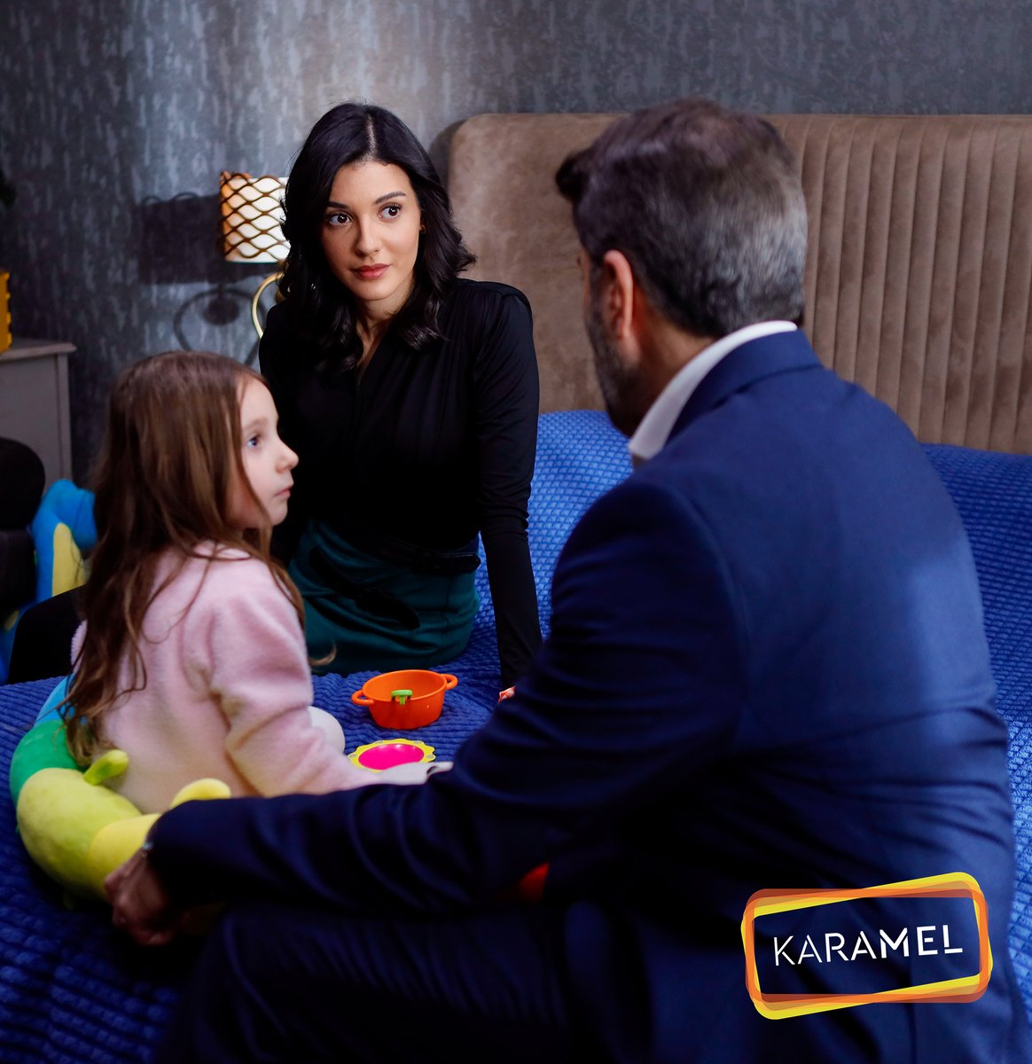 esaretkanal7's tweet image. #Esaret yeni bölümleriyle hafta içi her akşam 21:15&apos;te @kanal7&apos;de! 💞 #Kutlama @KaramelYapim