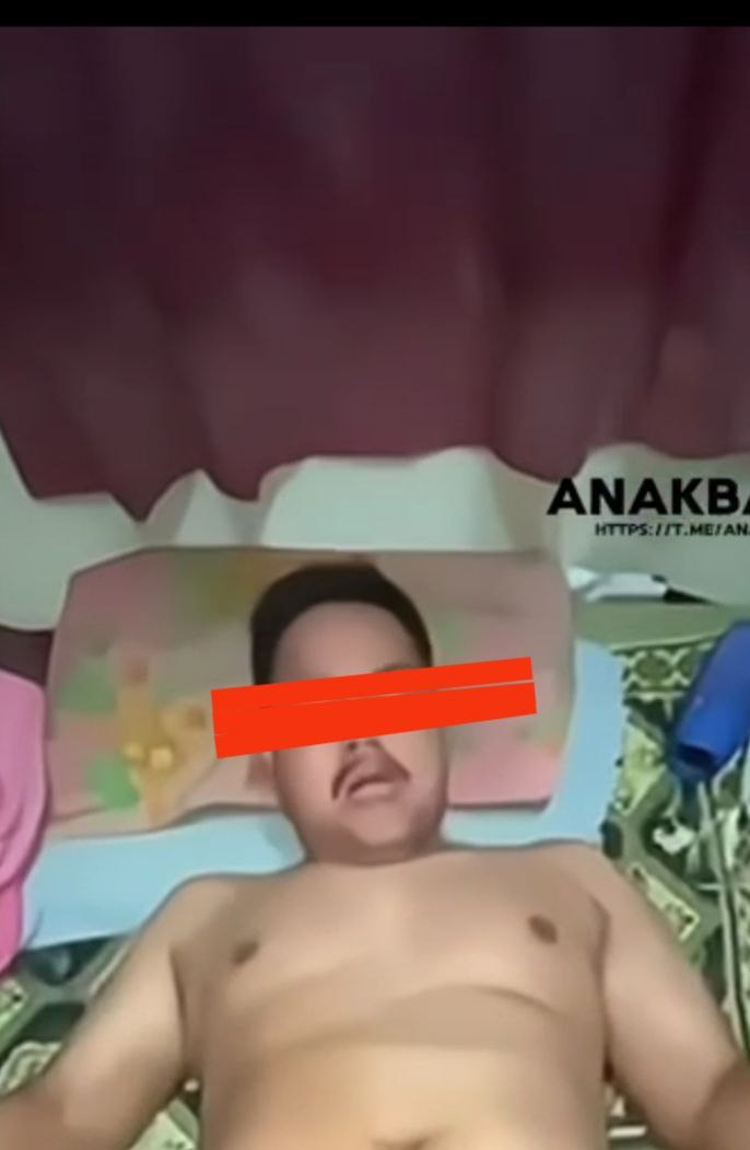 Willy35212's tweet photo. Akhirnya bocor juga video Om Imam sama Pak Guru anakbaik 😍😍😎 https://t.co/hbxyI6qaiC