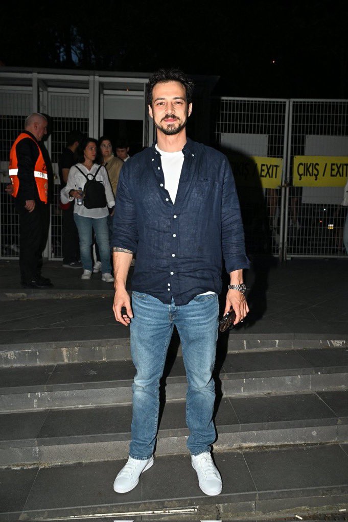 Yüz yaşına da gelsek bizim ebedi crush Mert Yazıcıoğlu’dur