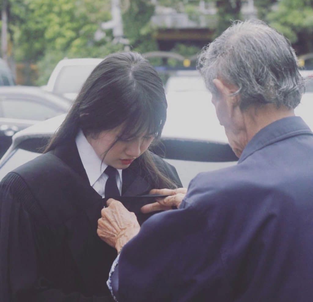 วันนี้วันเกิดคุณตาค่ะ อายุ 82 แล้ว เป็นมะเร็งระยะสุดท้าย หมอบอกว่าอยู่ได้ 6 เดือน แต่ตอนนี้อยู่มาน่าจะ 2-3 ปีแล้วค่ะ แข็งแรงมาก ร้องเพลงได้ ฟันหญ้าได้ทุกวัน 55555555555

ถ้าไม่ลำบากเกินไป มาอวยพรให้คุณตาได้ไหมคะ เราจะเก็บไว้ให้ตาอ่านค่ะ