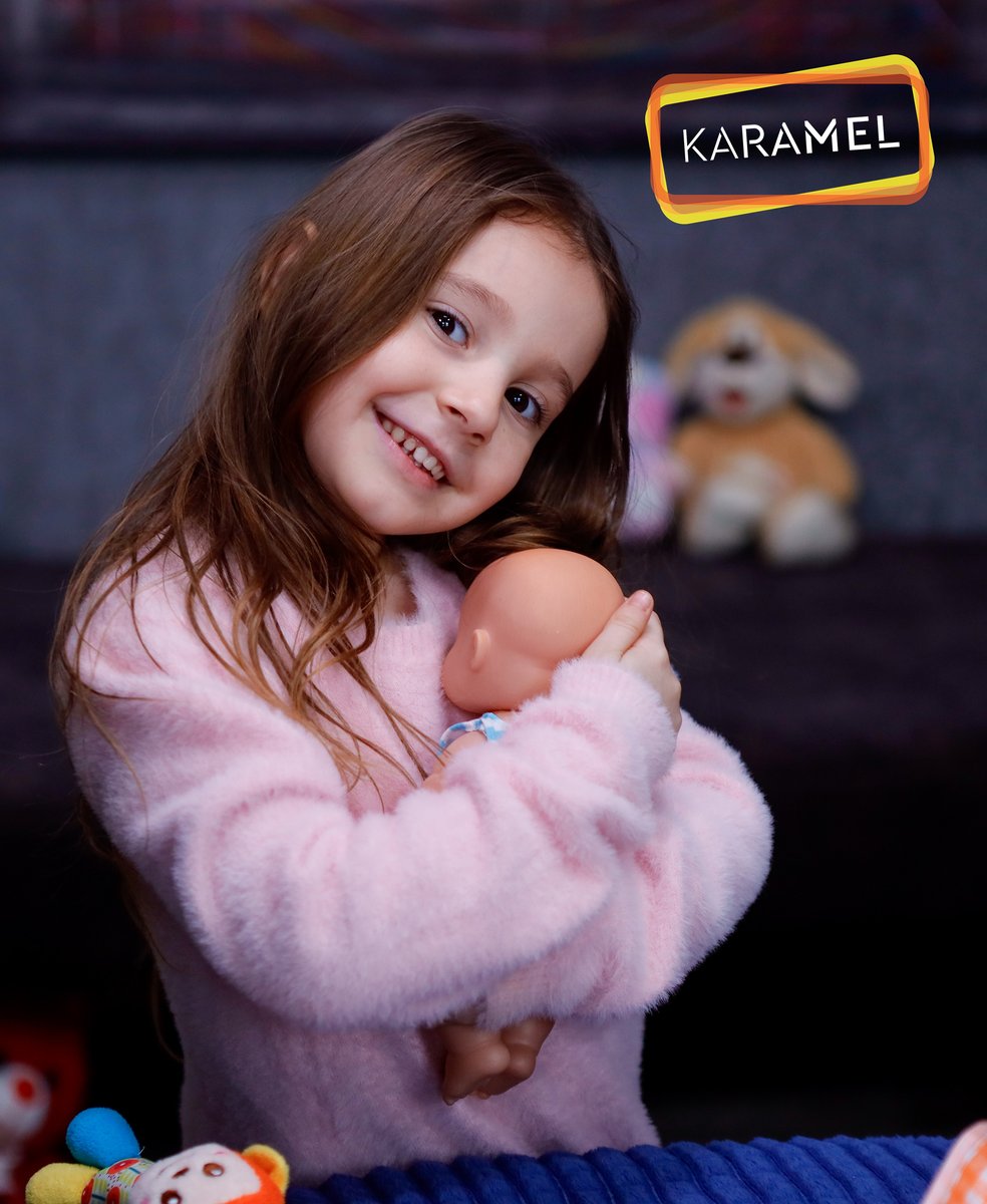 esaretkanal7's tweet image. 🌸#Esaret yeni bölümleriyle hafta içi her akşam 21:15&apos;te @kanal7&apos;de! 💞 #Kutlama @KaramelYapim