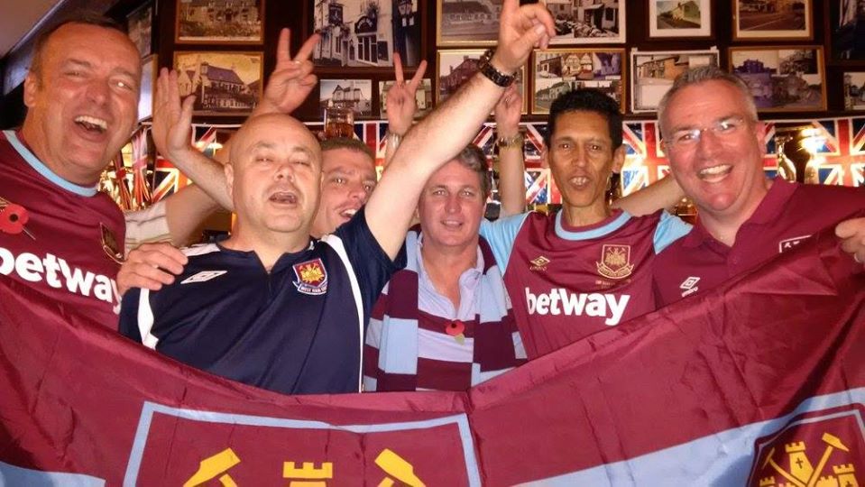 capetownhammers's tweet image. I know photographs can't be heard, but something about this pic screams "I'm Forever Blowing Bubbles" ๐ซง๐ถ ๐ฟ๐ฆโ๏ธ #CapeTownHammers #WestHam #COYI