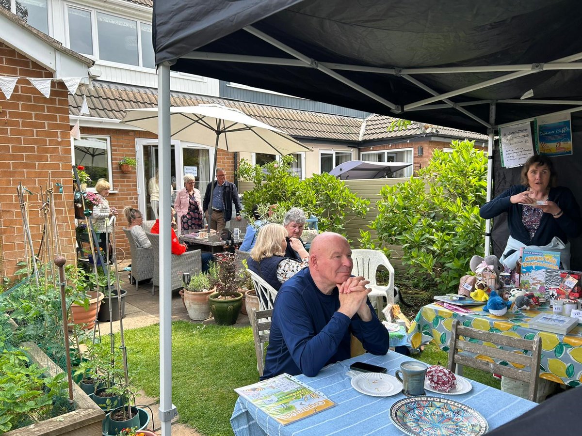 We'd like to say a huge thank you to Julie Brabazon for holding her second Open Garden for our #hospice! It looks like a good time was had by everyone in her lovely garden🌺and the home-baked treats looked delicious! 🍰
