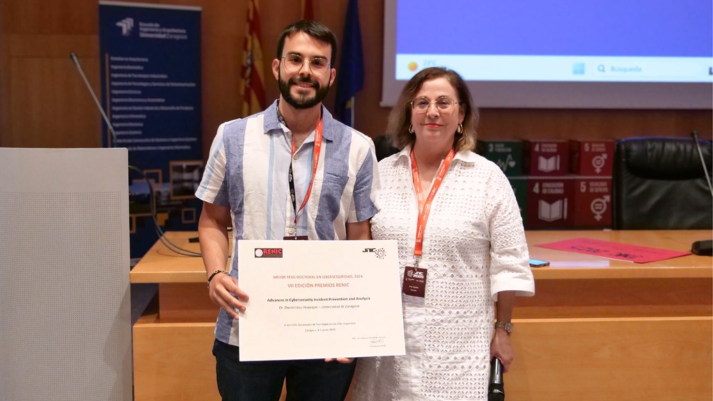 El que fuera estudiante de Ingeniería Informática de la EUPT, Daniel Uroz, ha sido galardonado con el Premio a la Mejor Tesis Doctoral, otorgado por la Red de Excelencia Nacional de Investigación en Ciberseguridad durante las Jornadas Nacionales de Investigación en Ciberseguridad
