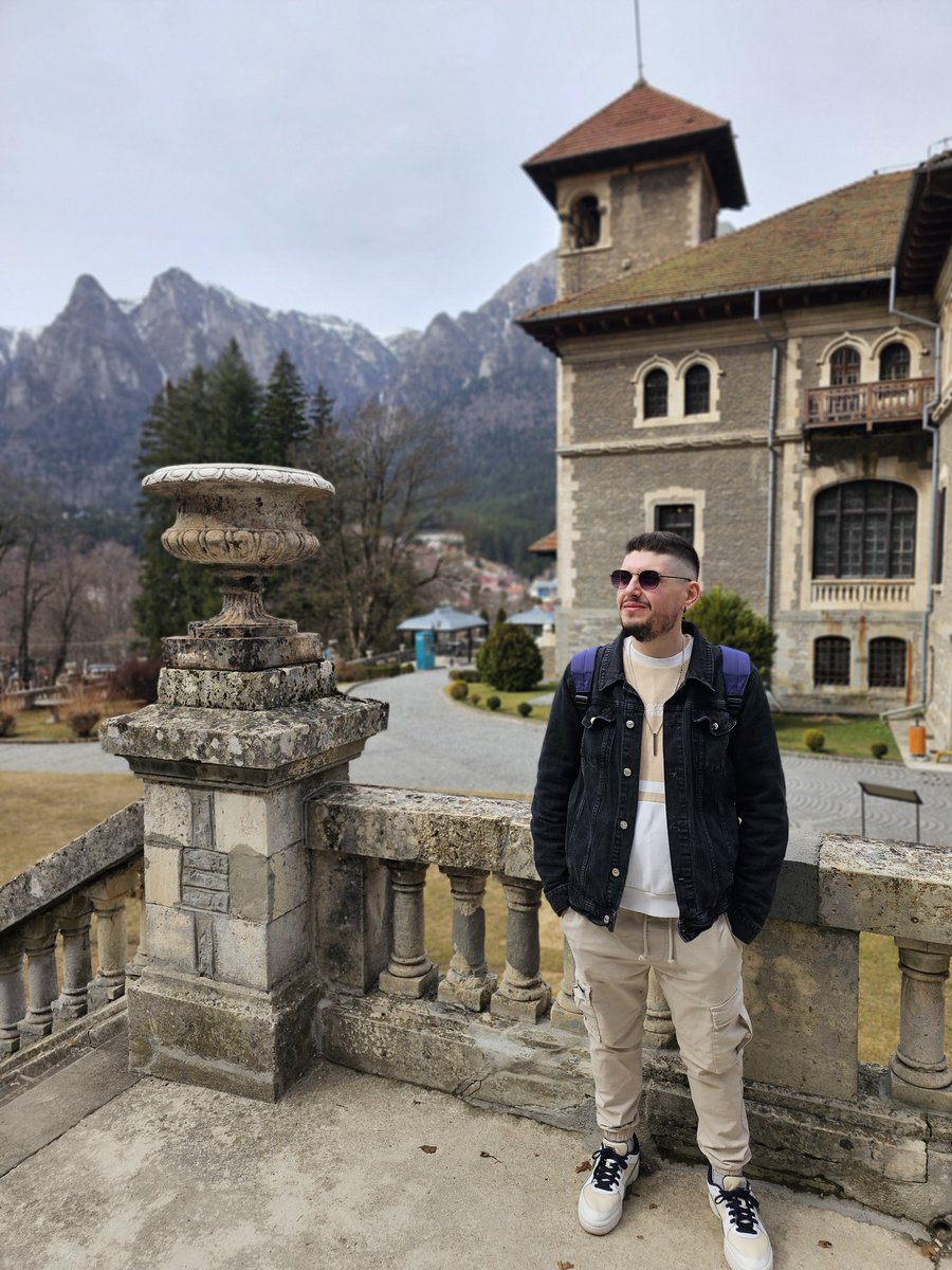 Fl0r1nSand3l's tweet photo. Chasing history and mountain views 🏰⛰️
A perfect day exploring Romanian charm and Carpathian serenity.
#TravelVibes #CastleViews #Romania #MountainEscape #Wanderlust #AdventureTime #HistoricPlaces #NatureLovers https://t.co/OABpI2t0Ff