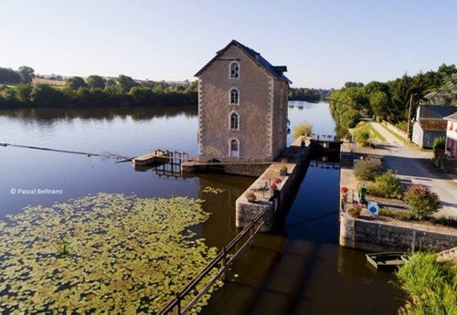 benoitmayenne's tweet image. Le moulin @PetiteBavouze de Ménil a fait l’objet d’un double soutien de @lamayenne pour la restauration extérieure et pour accompagner l’ouverture à la visite par des contenus multimédias. C’est la reconnaissance d’un projet remarquable sur ce site marquant de la rivière 👏.