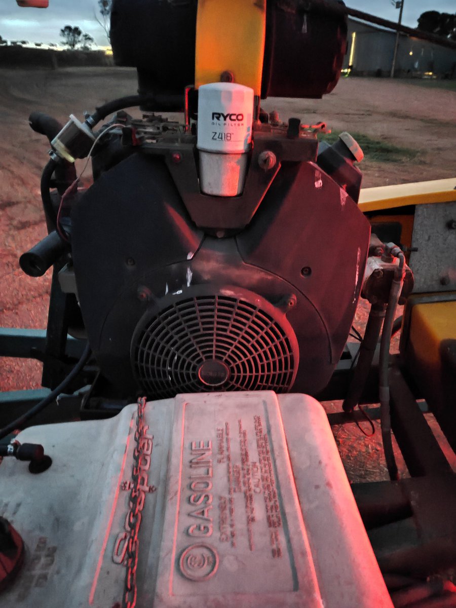 EYRE ULTRAWHITES (@justinbammann) on Twitter photo <a href="/cosfarming/">Geoff Cosgrove ππ¦πΊ</a> B&S going off it's tits awesome motor, shit it pumps some grain 61x10' Grain Commander. <a href="/cosfarming/">Geoff Cosgrove ππ¦πΊ</a> B&S going off it's tits awesome motor, shit it pumps some grain 61x10' Grain Commander.