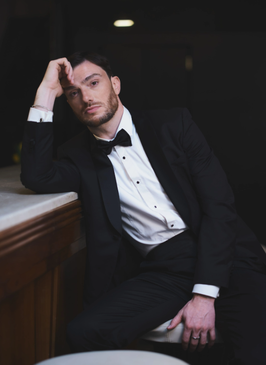 Tonight, #MattiaOlivieri stars as Figaro in The Barber of Seville which premières at the Opéra national de Paris - Toi toi toi!

Discover the production 👇
operadeparis.fr/.../il-barbier…

📷 Michele Monasta

#OperadeParis #MattiaOlivieri #Figaro #BarberOfSeville