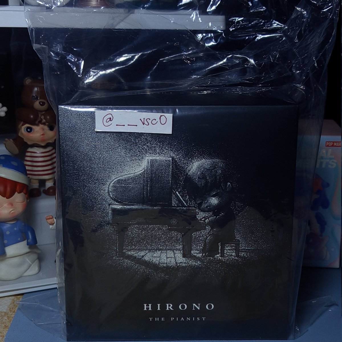 𑣲 hirono giveaway ph ⸝⸝ !!

one winner will receive 🎁
⸝⸝ hirono the pianist figure !!
⸝⸝ sealed ; #__vsc0ed
⸝⸝ must willing to handle sf !!

❍ must rt &amp; like pinned tweet + the replies since i will randomly choose which tweet to draw the winner from !!
❍ READ ALT !!