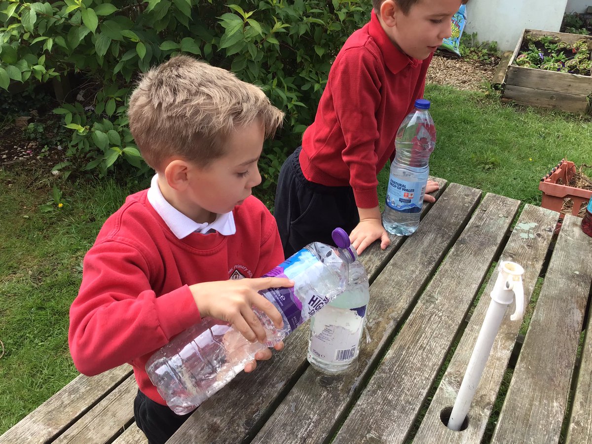 Penclawdd's tweet photo. Measuring mass last week, using weighing scales , grams and kilograms….onto measuring capacity and volume this week using measuring cylinders and measuring jugs, litres and millilitres🤩⭐️✨#PencSealions #Penc12 #PencNUM #PencOutdoors https://t.co/fEXcx8n8bb