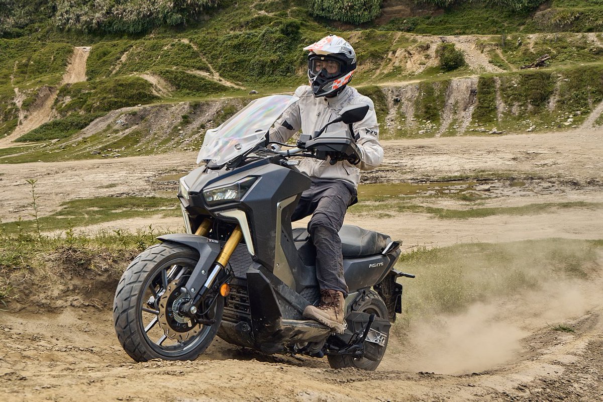 SEvolution77's tweet image. Nouveau SYM  ADX 300 et ADXTG 400 disponible à partir de 5499 €