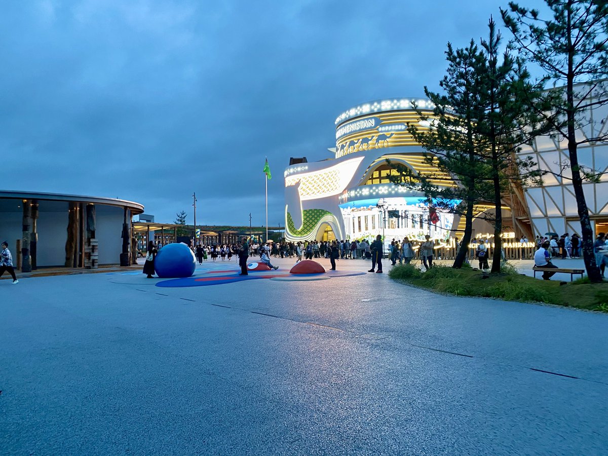 雨の日は体力勝負になりますが、人気パビリオンでも待ち時間が少なくスイスイ回れます #EXPO2025