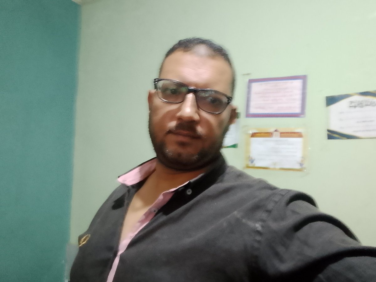 profser22's tweet photo. لا أتخلى عن الأشخاص بسهولة، ولكنني أيضاً لا أتمسك بأشخاص يشعروني بأن وجودي معهم أو عدمه واحد 🖤 https://t.co/1ojLmycwDL