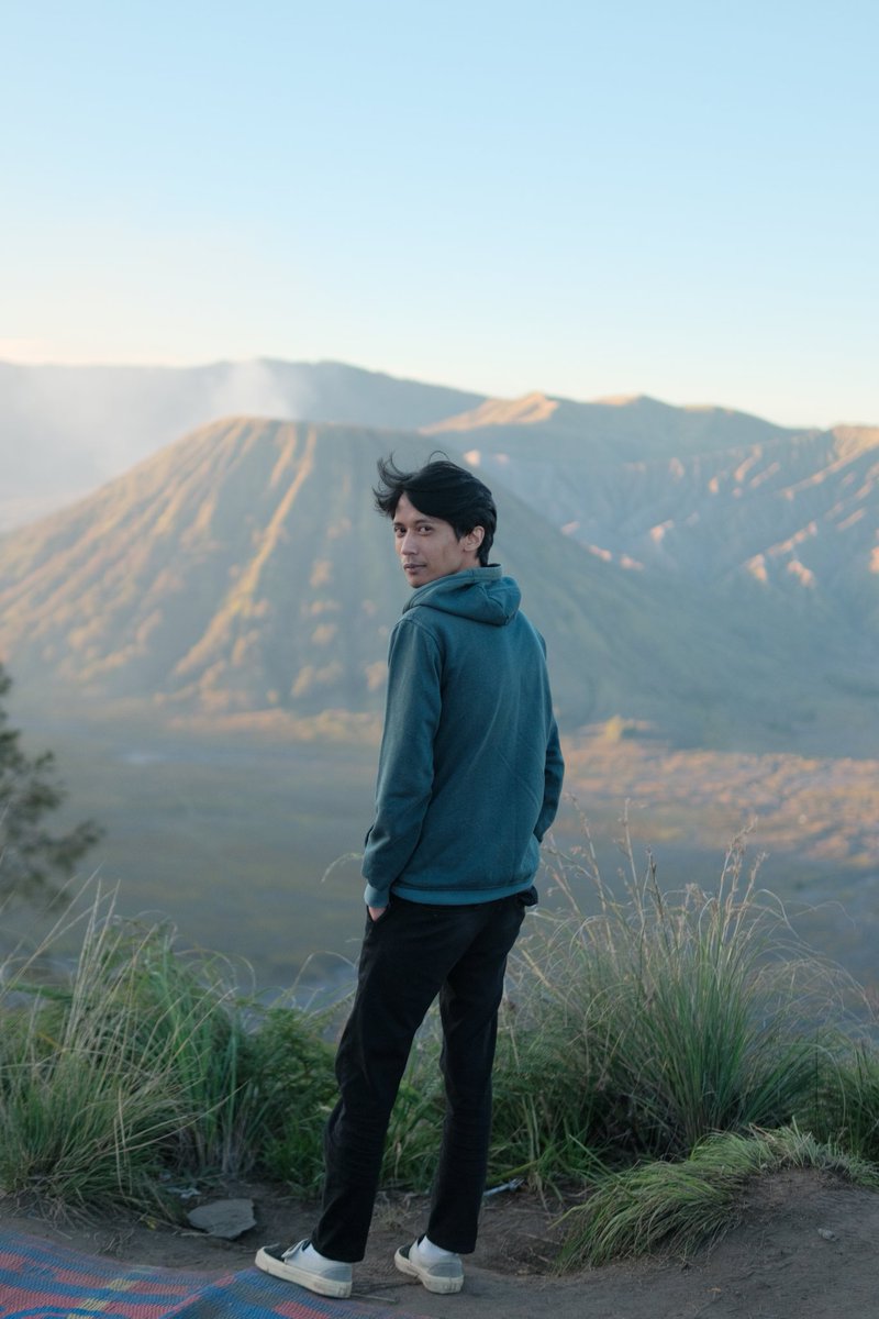 mawlyce's tweet image. jujur bromo dingin banget salah bawa jaket