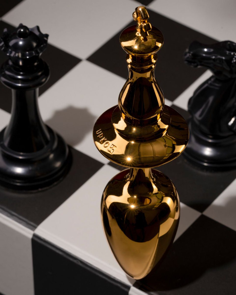 Let the game begin!
This golden plug is inspired by the world of chess, but it’s not for the chessboard.
Smooth, elegant, and just a little bit naughty.
A royal treat for those who like to play with power and pleasure.
Because in this game… the queen isn’t the only one who rules