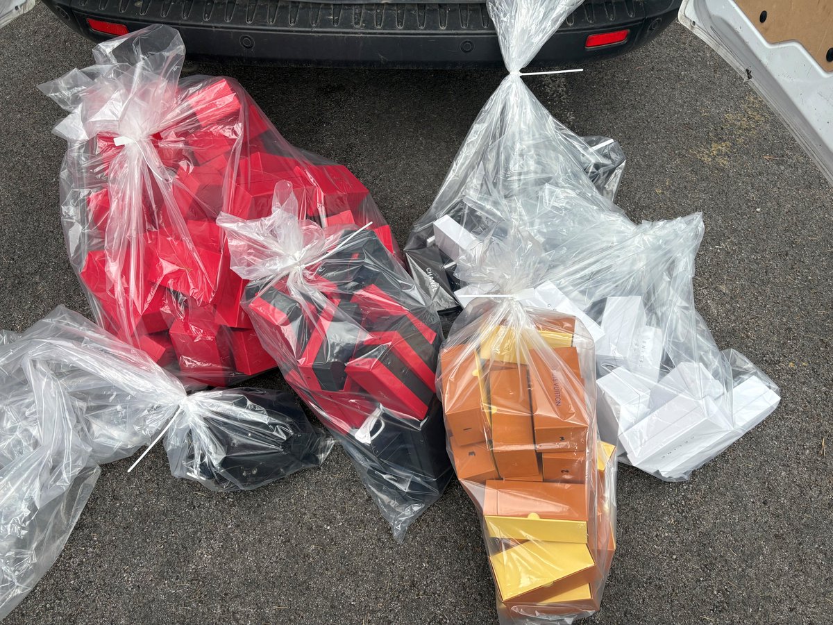 Trading Standards Officers from Westmorland and Furness Council, supported by Cumbria Police and the Anti-Counterfeiting Group, seized over £38,000 worth of unsafe counterfeit goods from the market fields at this year’s Appleby Horse Fair.

More at 👇

applebyfair.org/news-0/2025/tr…