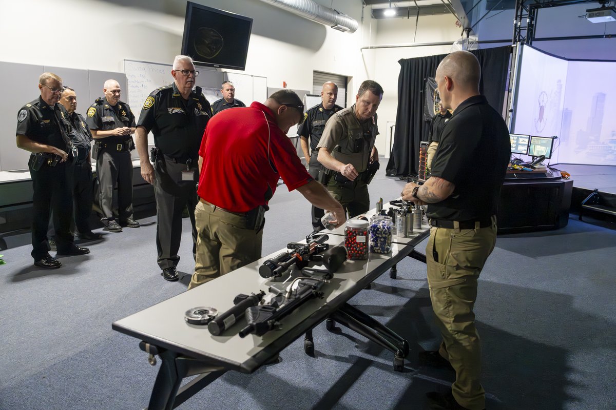 CBPLESCXD's tweet image. Last week we hosted a local law enforcement leadership meeting to introduce the leadership of these surrounding agencies to the operations of the LESC. #LearnAboutLESC
@CBP @NatlParkService @WVBerkCoSheriff @LoudounSheriff