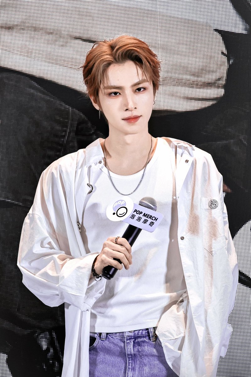 Jsababy's tweet image. 250609 
POP MERCH 
🥰
#샤오쥔 #XIAOJUN #肖俊 
#WayV #威神V