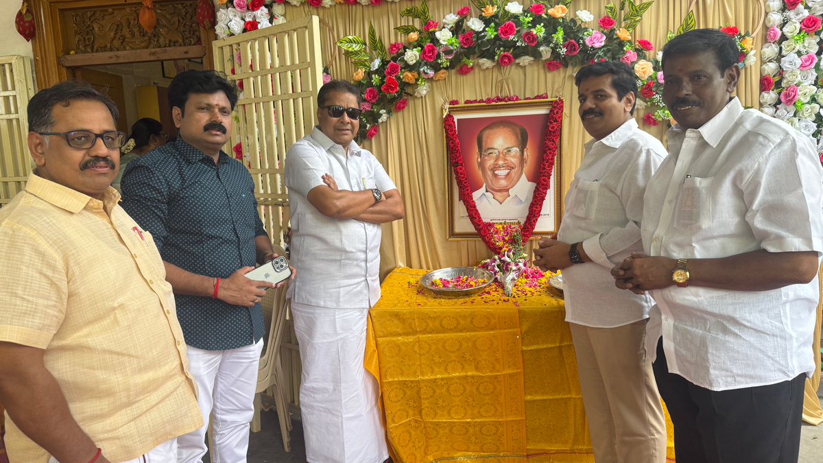 AMH Nazeem MLA (@nazeem_amh) on Twitter photo புதுச்சேரி மாநில முன்னாள் முதலமைச்சர், திமுக முன்னாள் மாநில அமைப்பாளர் அண்ணன் ஆர்.வீ. ஜானகிராமன் அவர்களின் 6-ஆம் ஆண்டு நினைவேந்தல் நிகழ்வில் ஆர்.வீ. ஜானகிராமன் அவர்களின் திருவுருவப் படத்திற்கு மலர்தூவி மரியாதை செய்தபோது..! <a href="/mkstalin/">M.K.Stalin</a> <a href="/Udhaystalin/">Udhay</a> <a href="/arivalayam/">DMK</a> <a href="/DMKITwing/">DMK IT WING</a> புதுச்சேரி மாநில முன்னாள் முதலமைச்சர், திமுக முன்னாள் மாநில அமைப்பாளர் அண்ணன் ஆர்.வீ. ஜானகிராமன் அவர்களின் 6-ஆம் ஆண்டு நினைவேந்தல் நிகழ்வில் ஆர்.வீ. ஜானகிராமன் அவர்களின் திருவுருவப் படத்திற்கு மலர்தூவி மரியாதை செய்தபோது..! <a href="/mkstalin/">M.K.Stalin</a> <a href="/Udhaystalin/">Udhay</a> <a href="/arivalayam/">DMK</a> <a href="/DMKITwing/">DMK IT WING</a>