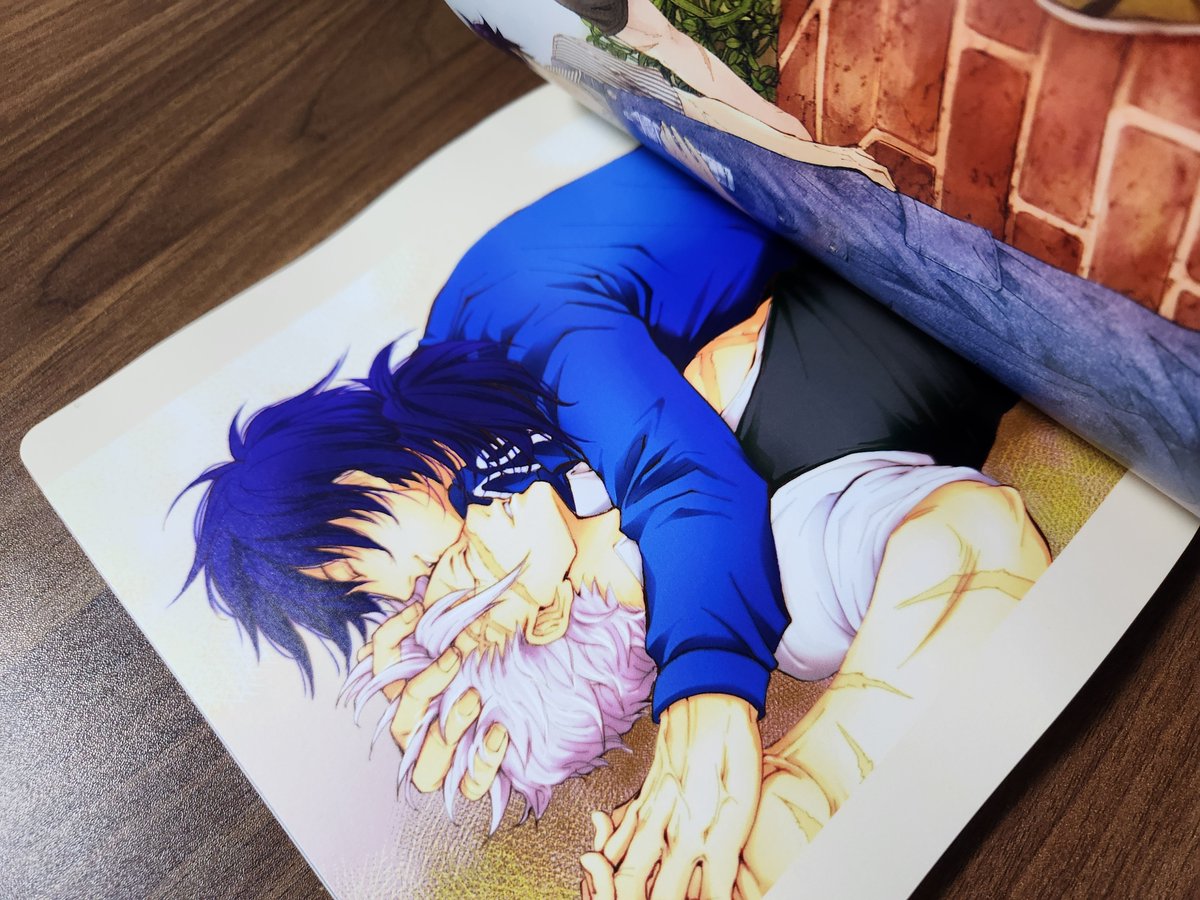 aska_oO0's tweet image. イラス卜本、一足先に私の手元に届きました☺︎
タイ卜ルの箔押しがキラキラしてる…✨
そして6色刷りの色再現がとっても良くて、これ印刷で出るのかな〜っていう不安が吹き飛びました☺︎
奇麗に作ってくださって有難うございました〜〜☺︎☺︎☺︎