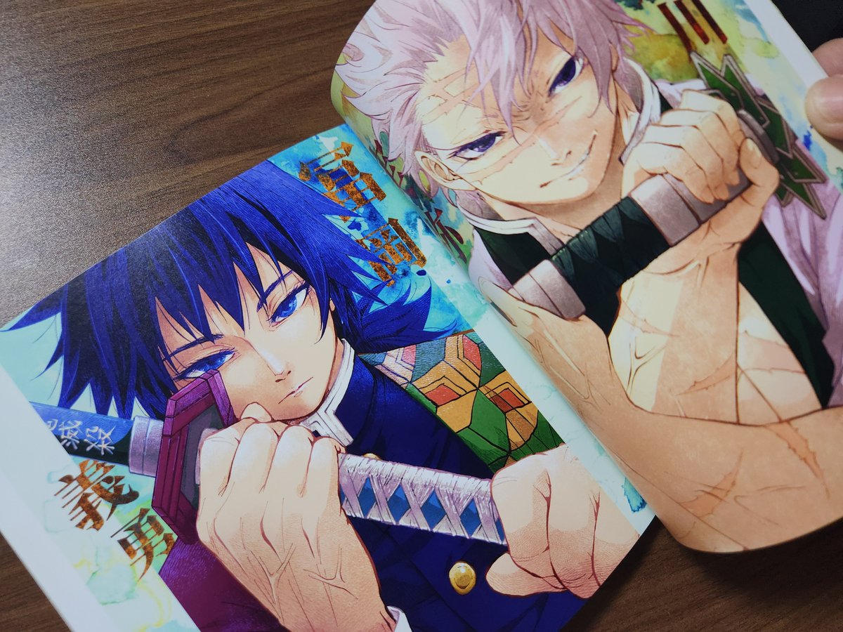 aska_oO0's tweet image. イラス卜本、一足先に私の手元に届きました☺︎
タイ卜ルの箔押しがキラキラしてる…✨
そして6色刷りの色再現がとっても良くて、これ印刷で出るのかな〜っていう不安が吹き飛びました☺︎
奇麗に作ってくださって有難うございました〜〜☺︎☺︎☺︎