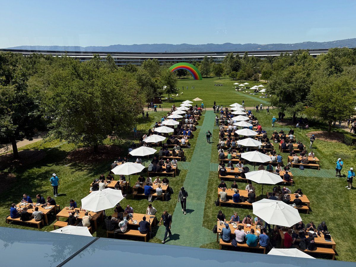 WaracleUK's tweet image. Day 1 at #WWDC25 is in the books for our Lead iOS Developer, Mirek Petricek! 🍏

We'd love to hear your thoughts on the updates! 👀

#WWDC #iOSDeveloper #AppleIntelligence #AppleWWDC2025