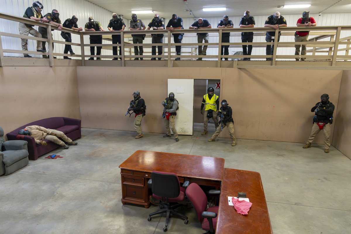 CBPLESCXD's tweet image. Last week we hosted a local law enforcement leadership meeting to introduce the leadership of these surrounding agencies to the operations of the LESC. #LearnAboutLESC
@CBP @NatlParkService @WVBerkCoSheriff @LoudounSheriff