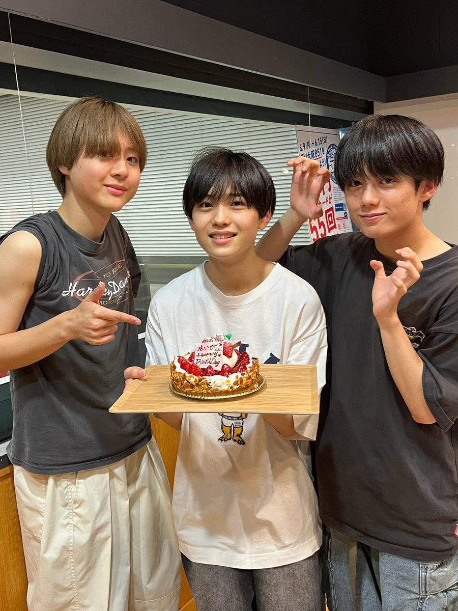 6月10日(火) #カンバリ🥳

こんバリ〜🎉

#AmBitious の 
#真弓孟之 #岡佑吏 と #渡邉大我 が
#FM大阪 (<a href="/fmosaka851/">FM大阪</a>)から
お送りしています！

✉️テーマ『運命や！と思ったこと』

📻radiko
radiko.jp/share/?t=20250…