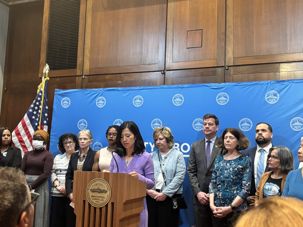 kellygarrity3's tweet image. Boston Mayor Michelle Wu says she signed an executive order “seeking greater transparency from federal officials in response to the secret police tactics that have been deployed” in Boston &amp;amp; around the country. #bospoli