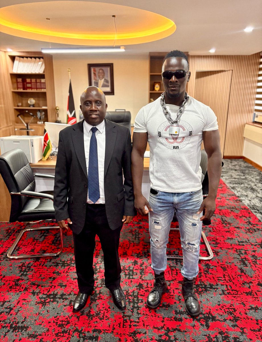 Ran into the legendary Cobra Ambuchi  and the vibrant Deltaphytah Asikoyo Wetindi  on the streets—pure 🔥 energy! Cobra’s bold, muscle-flexing pranks and Deltaphwah’s infectious vibe are taking over Facebook and TikTok, where they’re building massive audiences. We headed to the