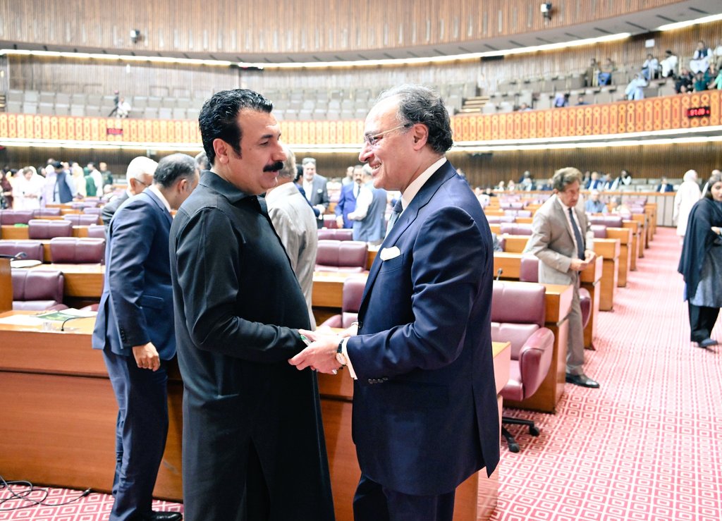 SyedAghaPPP's tweet photo. آج کے قومی اسمبلی کے بجٹ اجلاس میں شرکت،
بجٹ اجلاس کے وزیراعظم پاکستان میاں محمد شہبازشریف، وفاقی وزیر خزانہ محمد اورنگزیب، سابق وفاقی وزیر و ایم این اے سید خورشید شا��، وفاقی وزیر صحت سید مصطفی کمال، ارکان اسمبلی نوید قمر، ودیگر سے ملاقاتیں کی،
#BugetSession #Buget2025_26 https://t.co/Er52LZWNAA
